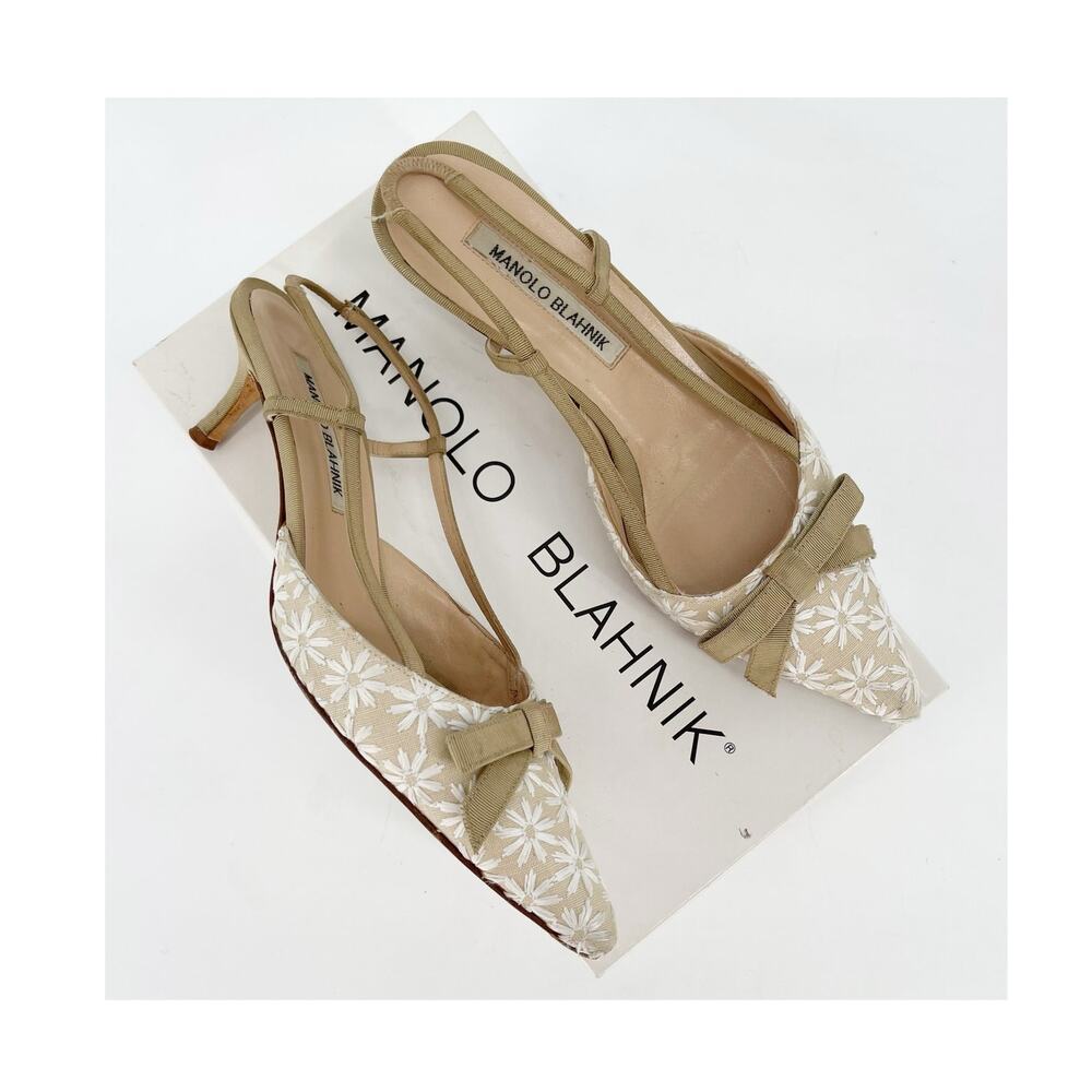 Manolo Blahnik Cream Beige Floral Embroidered Bow Slingback Kitten Heels IT 37